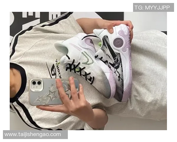 足球明星个性涂鸦鞋子展示时尚与创意的完美结合